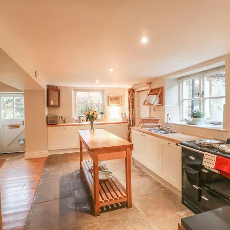 بيت للعطل Mill Farm House, Richmond ريتشموند