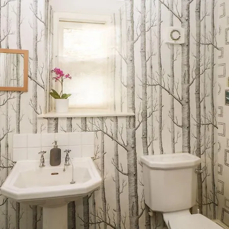 بيت للعطل Mill Farm House, Richmond *
